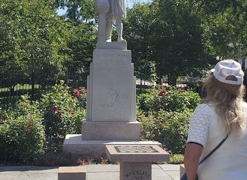 rhode-island/napatree-point-conservation-area/attraction/hoxie-gallery