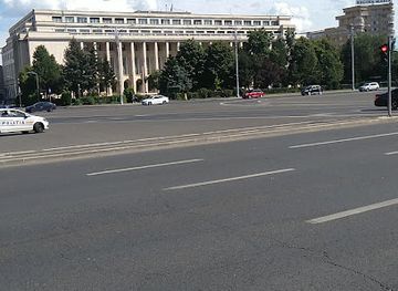 romania/bucharest/piata-victoriei/attraction/girafa-din-piata-victoriei