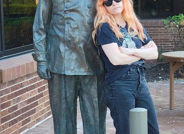 nebraska/omaha/attraction/chef-boyardee-statue