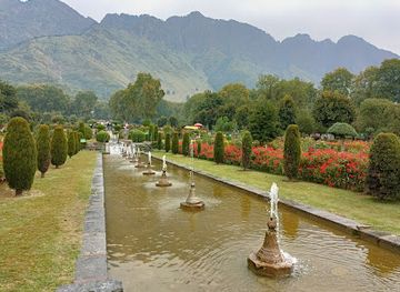 india/kashmir-great-lakes/attraction/nishat-garden