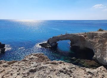 cyprus/larnaca/attraction/xylini-gefyra-me-kleidia-agapis