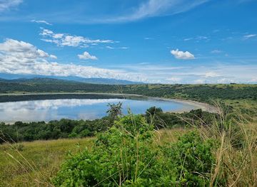 uganda/western-region/attraction/lake-nyamunuka