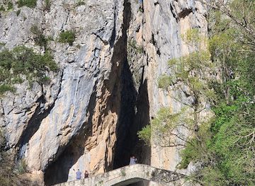 greece/western-macedonia/attraction/portitsa-ancient-stone-bridge