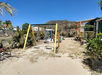 sint-maarten/le-galion-beach/attraction/parotte-ville-bird-park