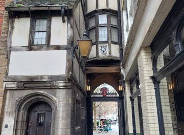 united-kingdom/windsor/landmark/st-bartholomew-s-gatehouse