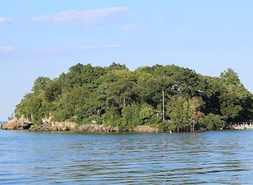 ohio/lake-erie-islands/attraction/perry-s-victory-international-peace-memorial