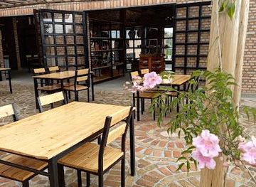 rwanda/kibuye/attraction/azizi-life