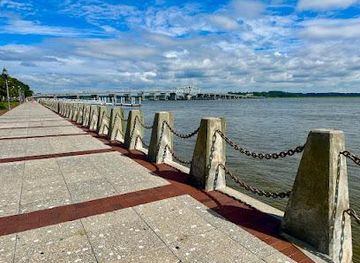 south-carolina/hilton-head-island/attraction/henry-c-chambers-waterfront-park