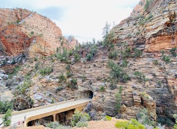 utah/mt-carmel/attraction/zion-mount-carmel-tunnel-east-entrance