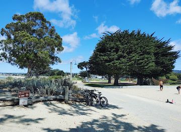 california/monterey/attraction/window-on-the-bay