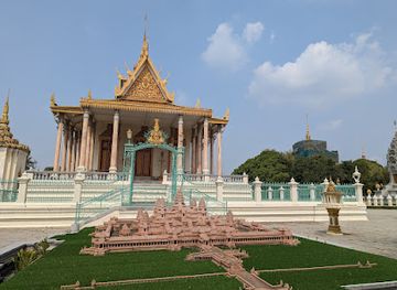 cambodia/phnom-penh/daun-penh/attraction/silver-pagoda