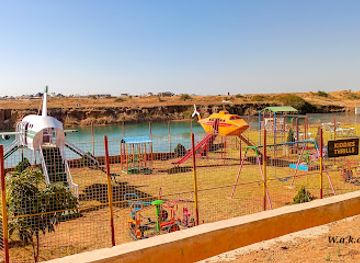 nigeria/kurra-falls/attraction/peace-island-lake-rayfield