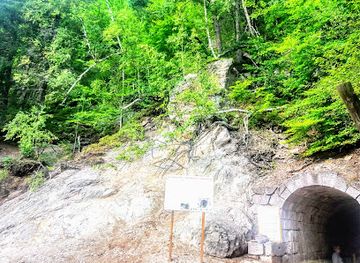 romania/crisana/attraction/grota-sulfuroasa