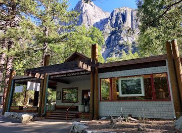 california/yosemite/attraction/the-ansel-adams-gallery