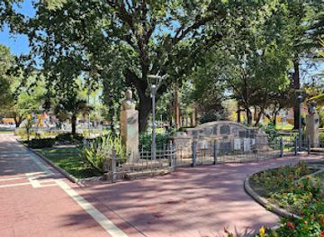 argentina/mendoza/maipu/attraction/plaza-12-de-febrero