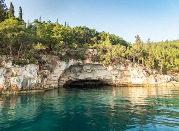 greece/kefalonia/attraction/cave