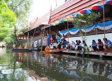 thailand/bangkok/attraction/song-khlong-floating-market-wat-talingchan