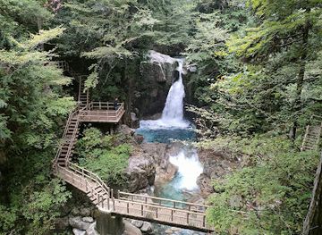 japan/tango/attraction/ryujin-waterfalls