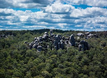 australia/central-highlands/attraction/cathedral-rock-national-park