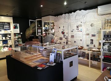 australia/western-new-south-wales/attraction/australian-opal-centre