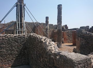 italy/pompeii/pompeii-archaeological-park/attraction/house-of-lucretius-fronto