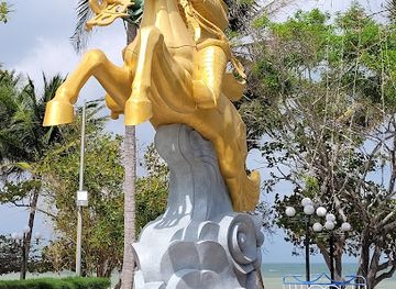 vietnam/nha-trang/attraction/pamyatnik-vyetnamskomu-bogatyryu-tkhany-zyaungu