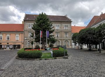 hungary/szekesfehervar/attraction/a-ii-vilaghaboru-aldozatainak-emlekmuve