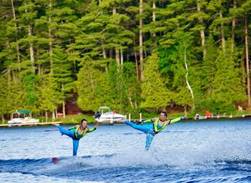 wisconsin/northwoods/attraction/plum-ski-ters-water-ski-show