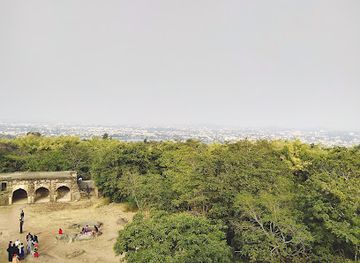 india/jabalpur/napier-town/attraction/balancing-rock