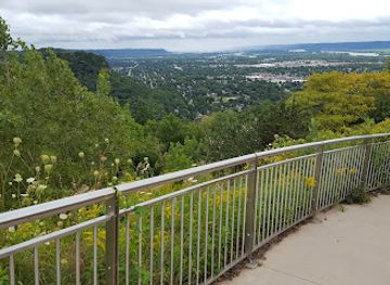 wisconsin/great-river-road/attraction/grandad-bluff-park