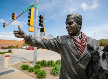 south-dakota/rapid-city/attraction/president-george-w-bush-statue