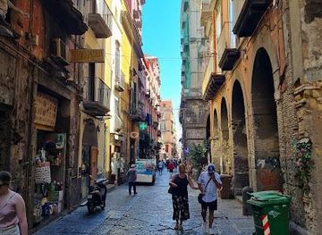 italy/pompeii/attraction/via-dei-tribunali