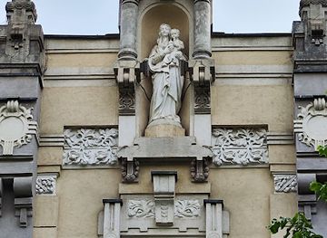 romania/iasi-surroundings/attraction/madona-cu-pruncul