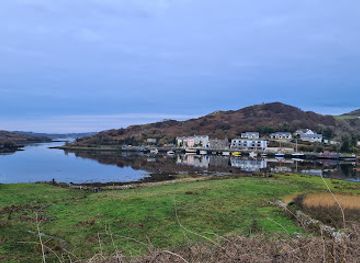 ireland/connemara-national-park/attraction/the-happy-to-chat-bench