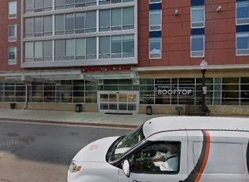 indiana/fort-wayne/attraction/johnny-appleseed-statue-on-bench