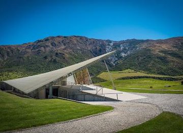 new-zealand/queenstown/attraction/peregrine-wines