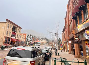 colorado/garden-of-the-gods/attraction/historic-manitou-springs-sign