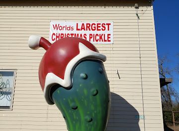 arkansas/fort-smith/attraction/world-s-largest-christmas-pickle