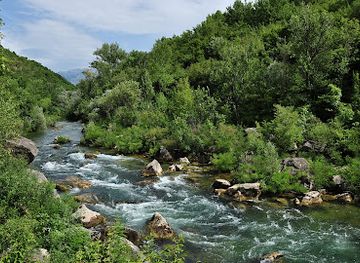 croatia/cetina-river-canyon/attraction/rafting-experience-cetina