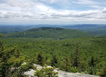 new-hampshire/dartmouth-lake-sunapee/attraction/monadnock-sunapee-greenway-trail