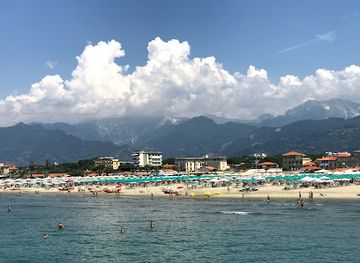 italy/versilia/attraction/seacoast-of-pietrasanta