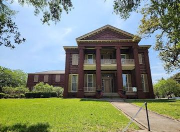 mississippi/natchez/attraction/magnolia-hall