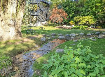 michigan/harbor-springs/attraction/waterfall-area