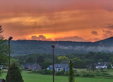 massachusetts/hampshire-county/attraction/mccray-s-country-creamery