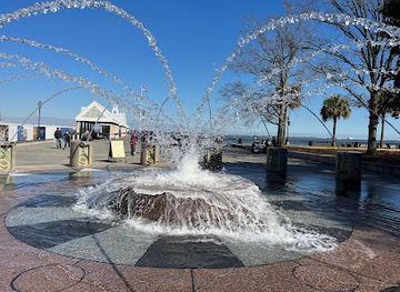 south-carolina/charleston/charleston-waterfront-park/attraction/fountain-at-north-entrance-of-waterfront-park
