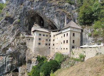 slovenia/postojna/attraction/predjama-castle