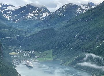 norway/more-og-romsdal/attraction/innfjorden