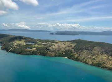 australia/the-whitsundays/attraction/dent-island