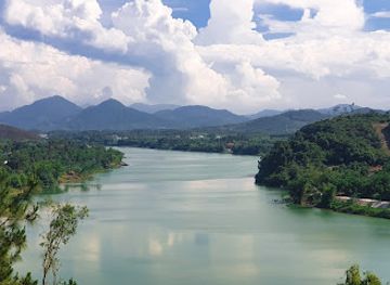 vietnam/north-central-coast/attraction/vong-canh-hill