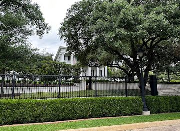 texas/mckinney-falls-state-park/attraction/texas-governor-s-mansion